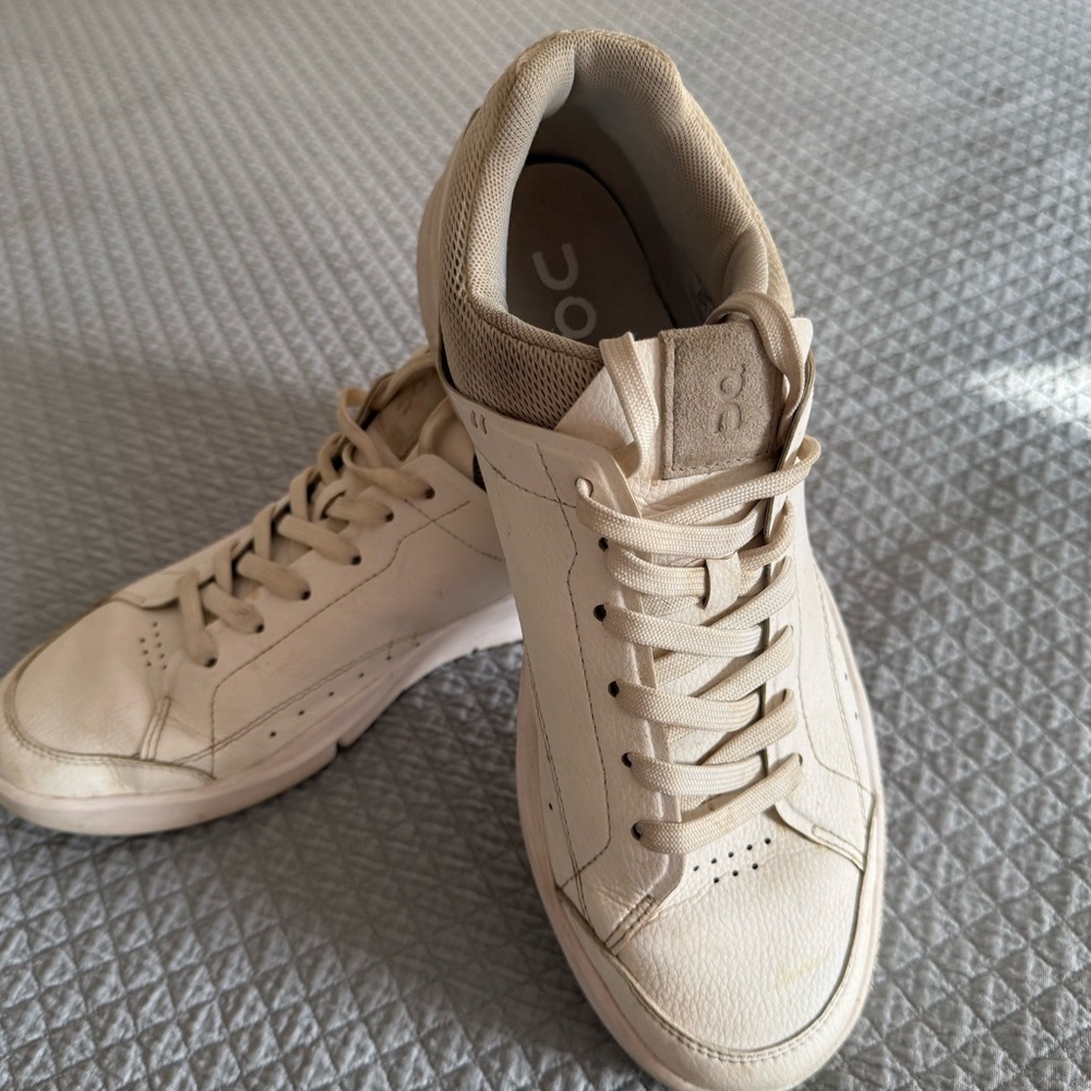 On Running Cream Athletic Shoes Women’s Legendary Roger Federer Tennis Kicks